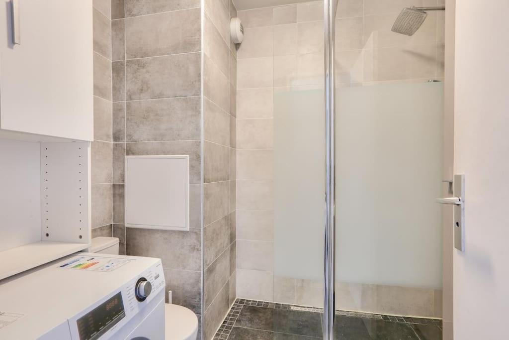 Apartment Avec Balcon Et Parking A 1min Du Metro