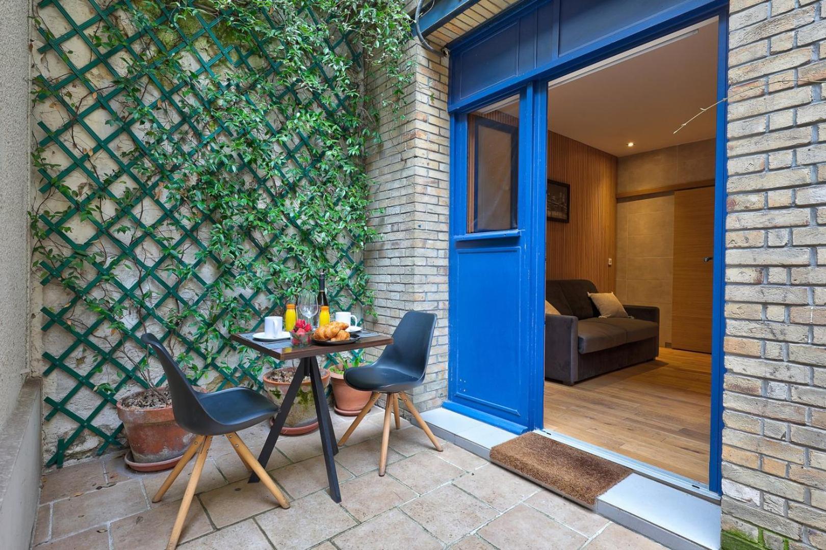 356 Poussin - Superbe A Paris
