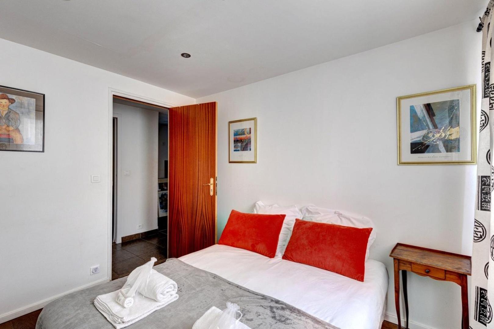 259 Suzy - Superb Duplex In Paris