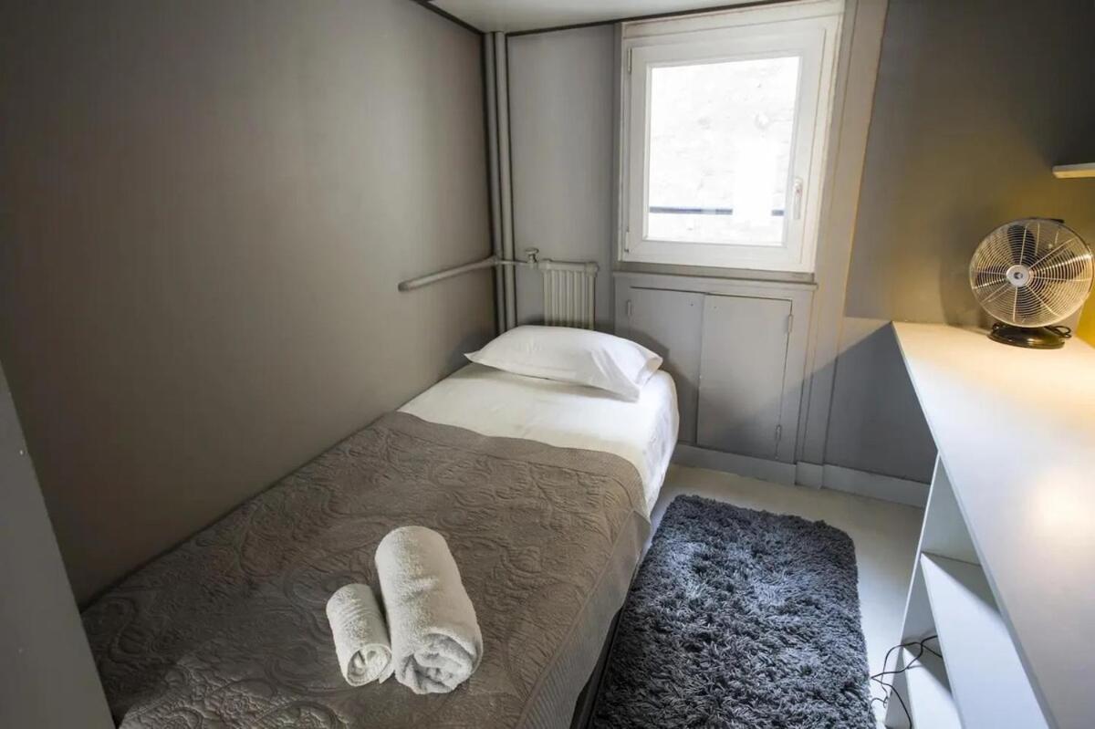 Faubourg Chic Apartment Paris