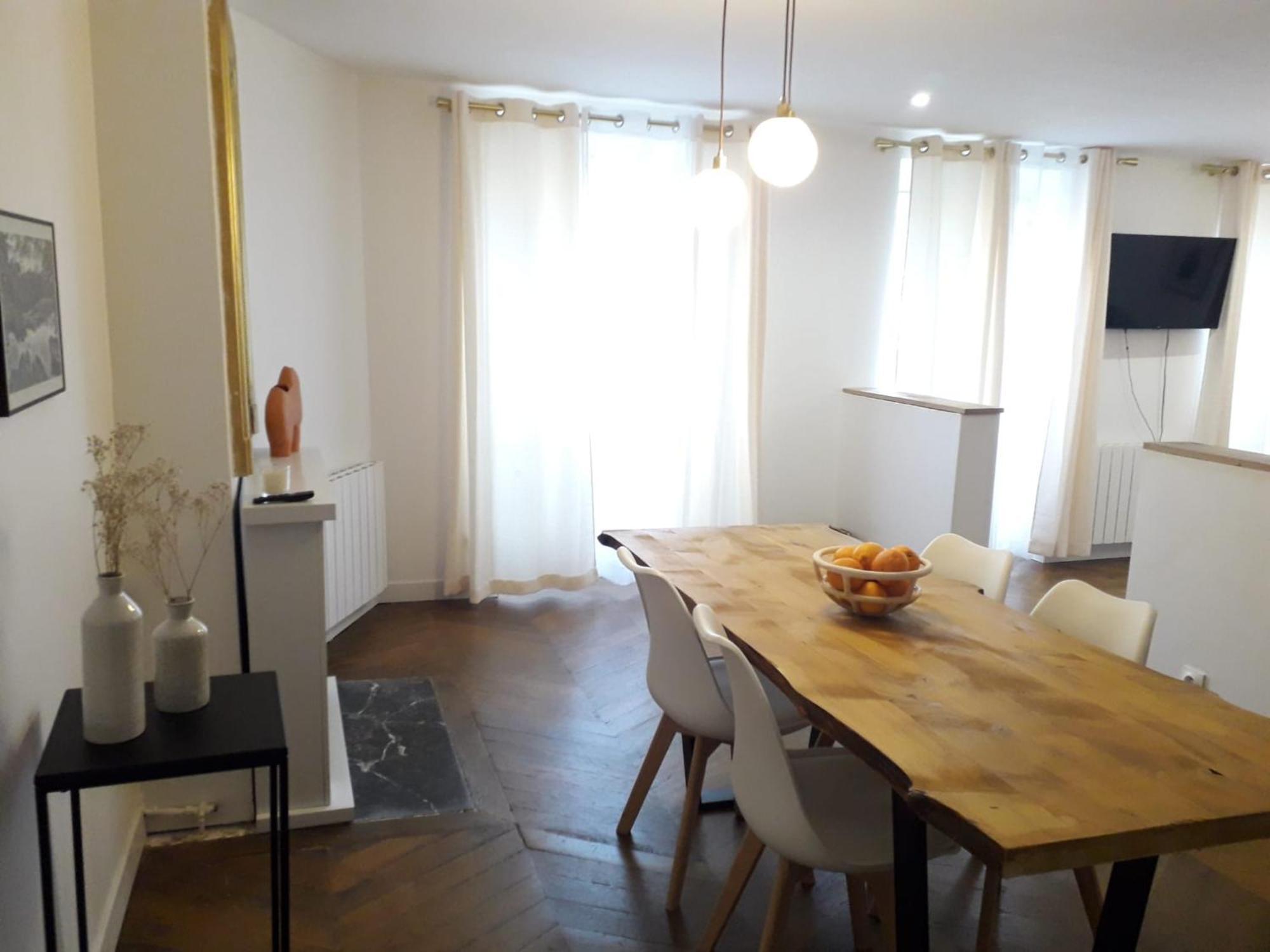 Champs Elysees Luxury Apartment
