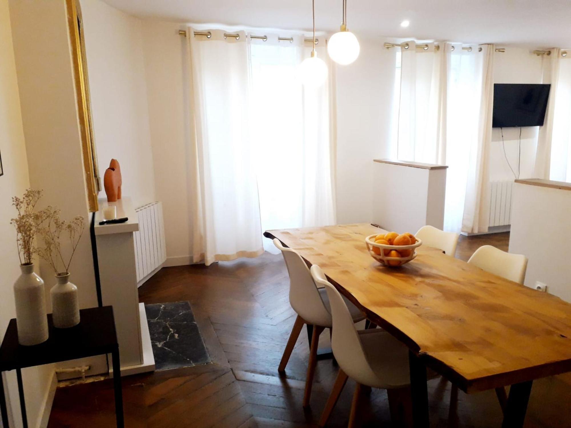 Champs Elysees Luxury Apartment