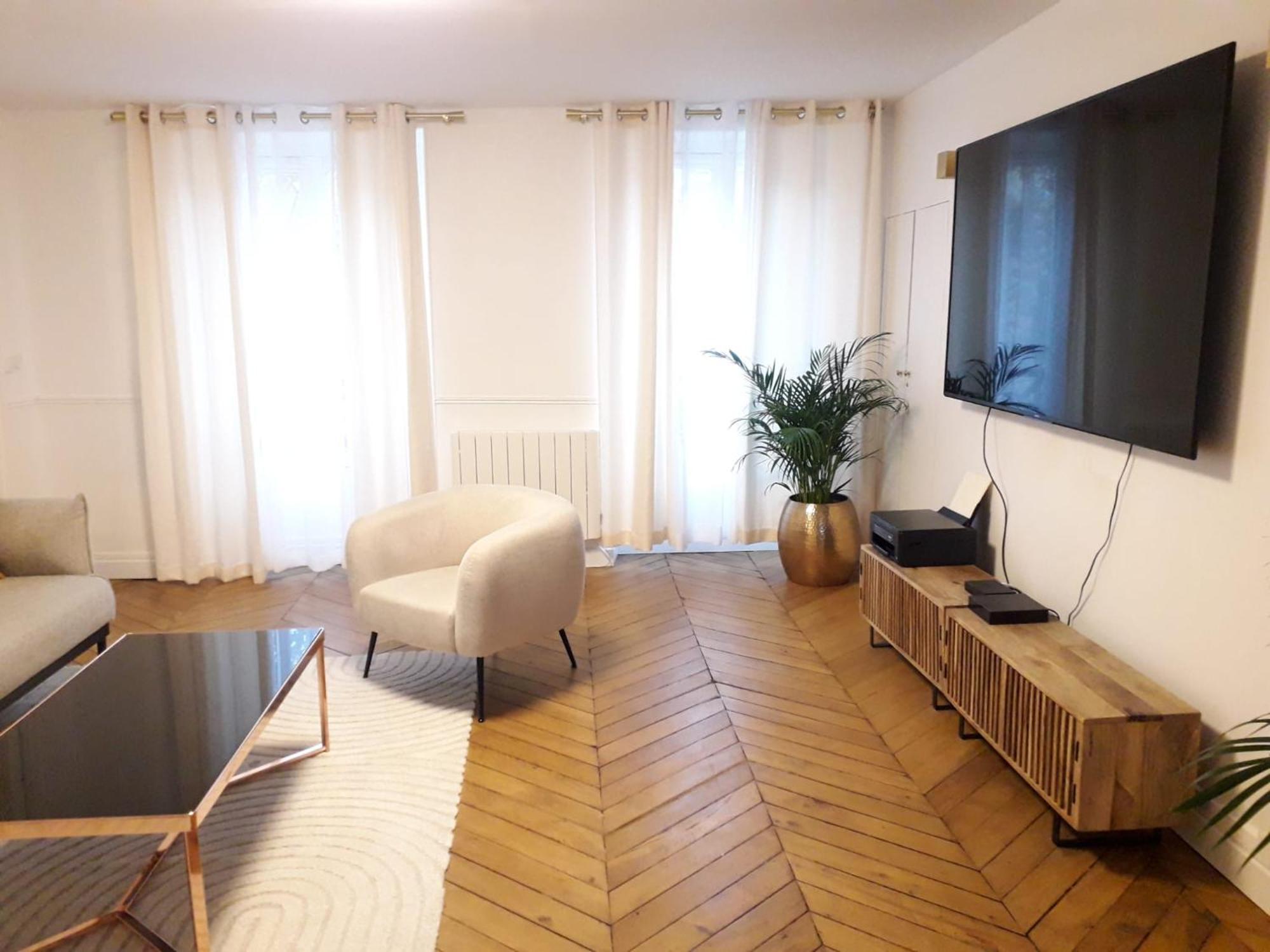 Champs Elysees Luxury Apartment *