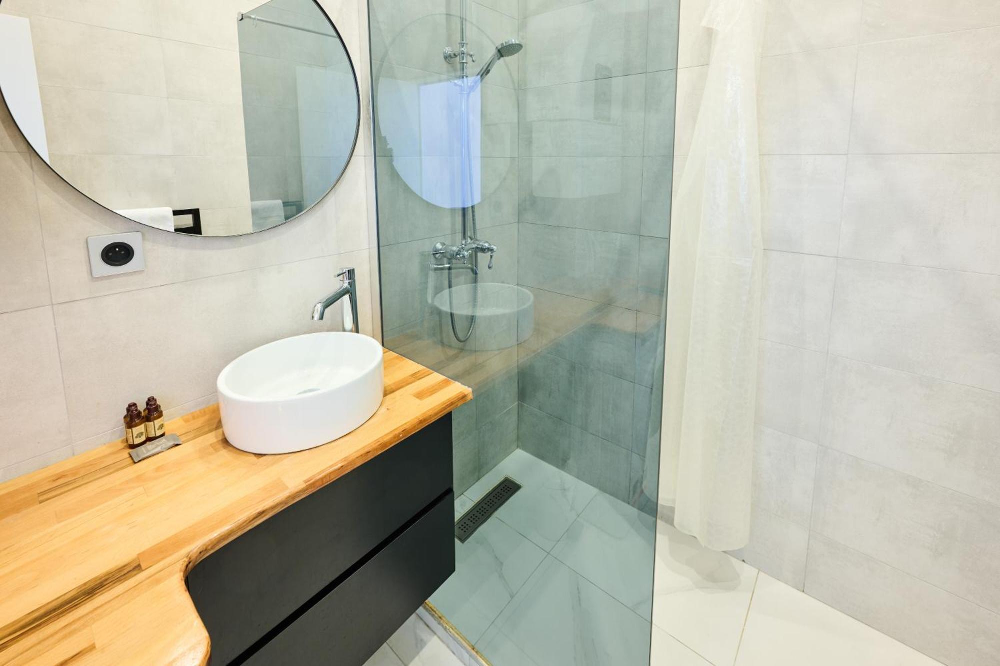 Apartment Champs Elysees!montaigne, New Luxurious 6pers Flat Paris