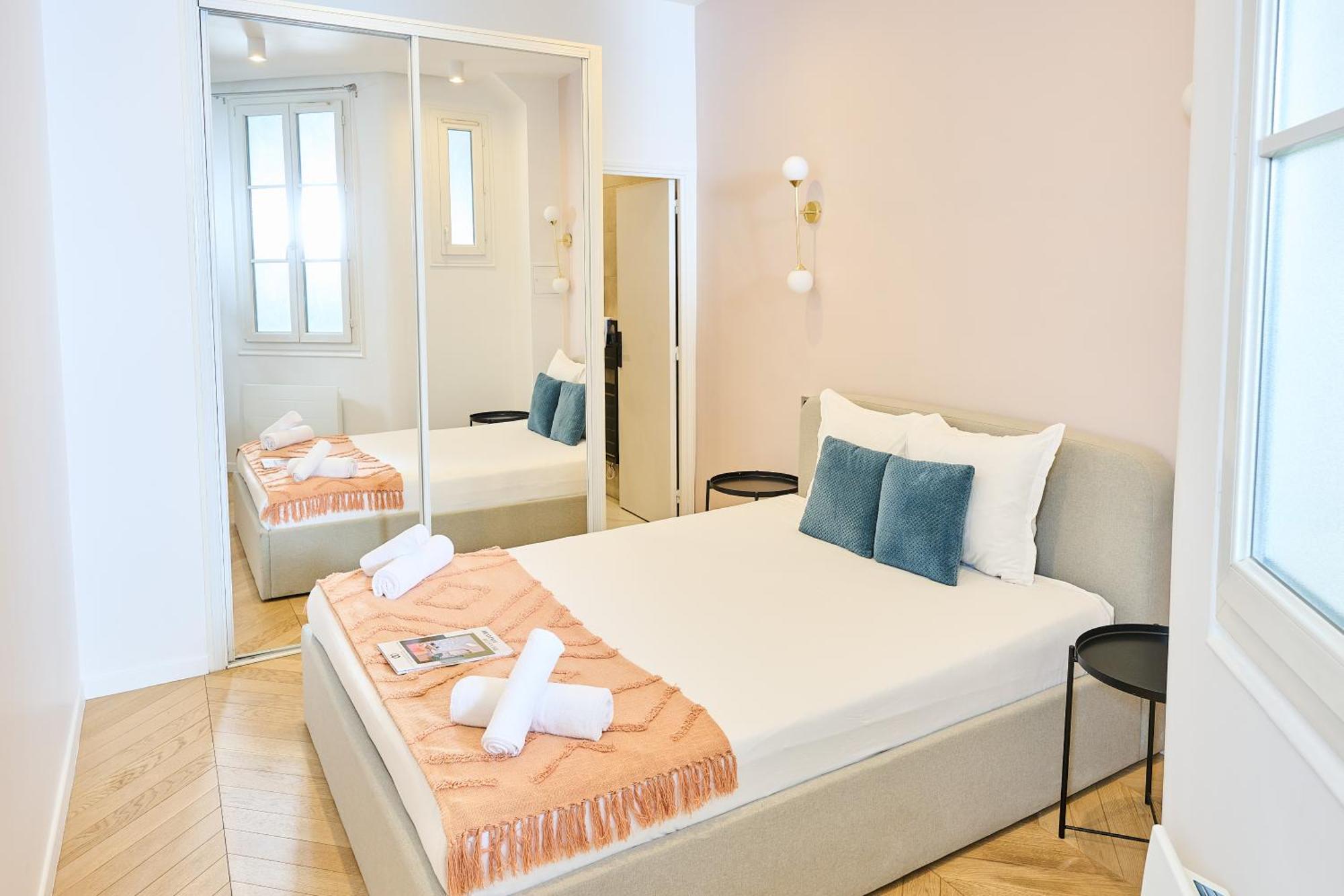 Champs Elysees!montaigne, New Luxurious 6pers Flat Apartment