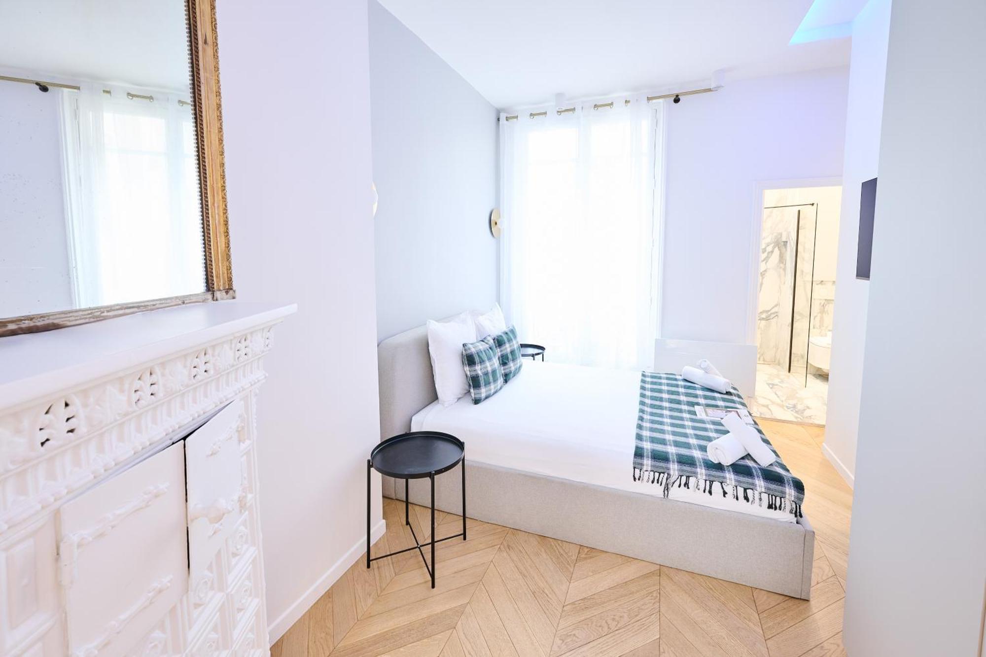 Champs Elysees!montaigne, New Luxurious 6pers Flat Apartment *