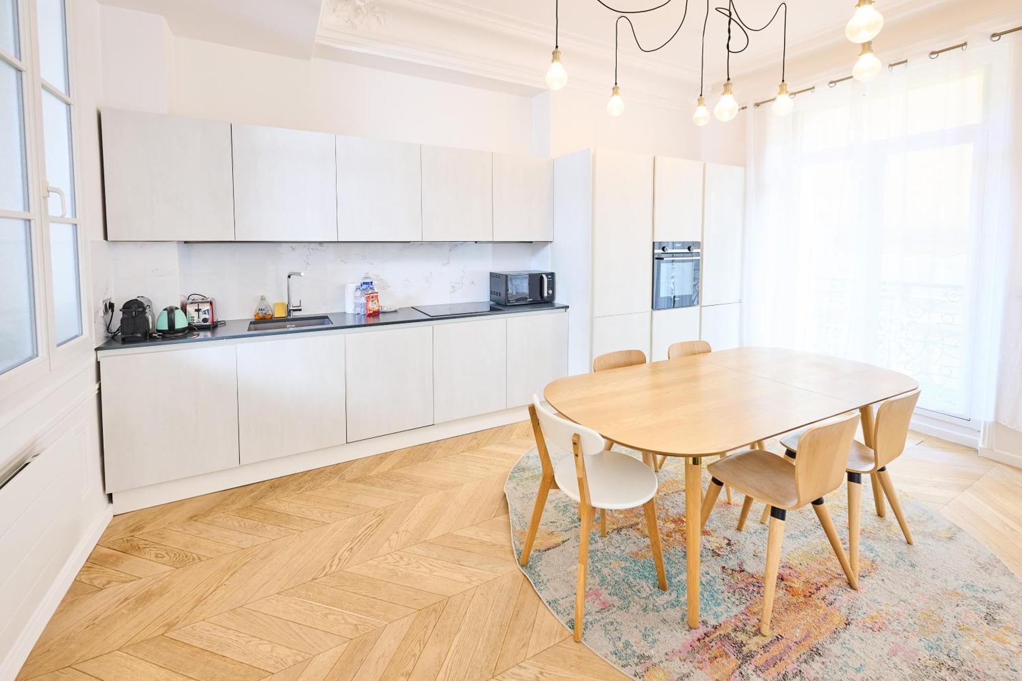 Champs Elysees!montaigne, New Luxurious 6pers Flat