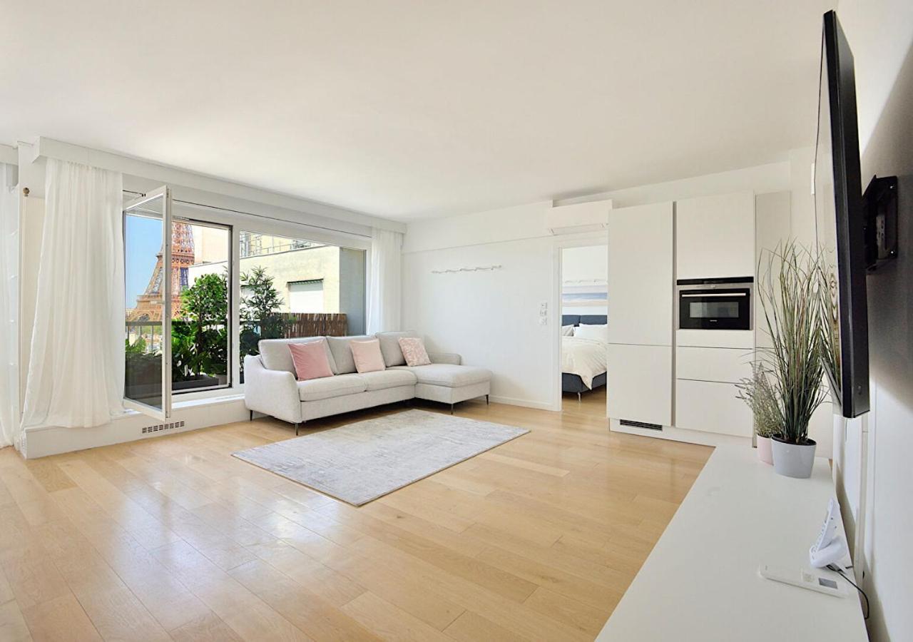Magical Modern Eiffel Tower, The Million Dollar View Apartment