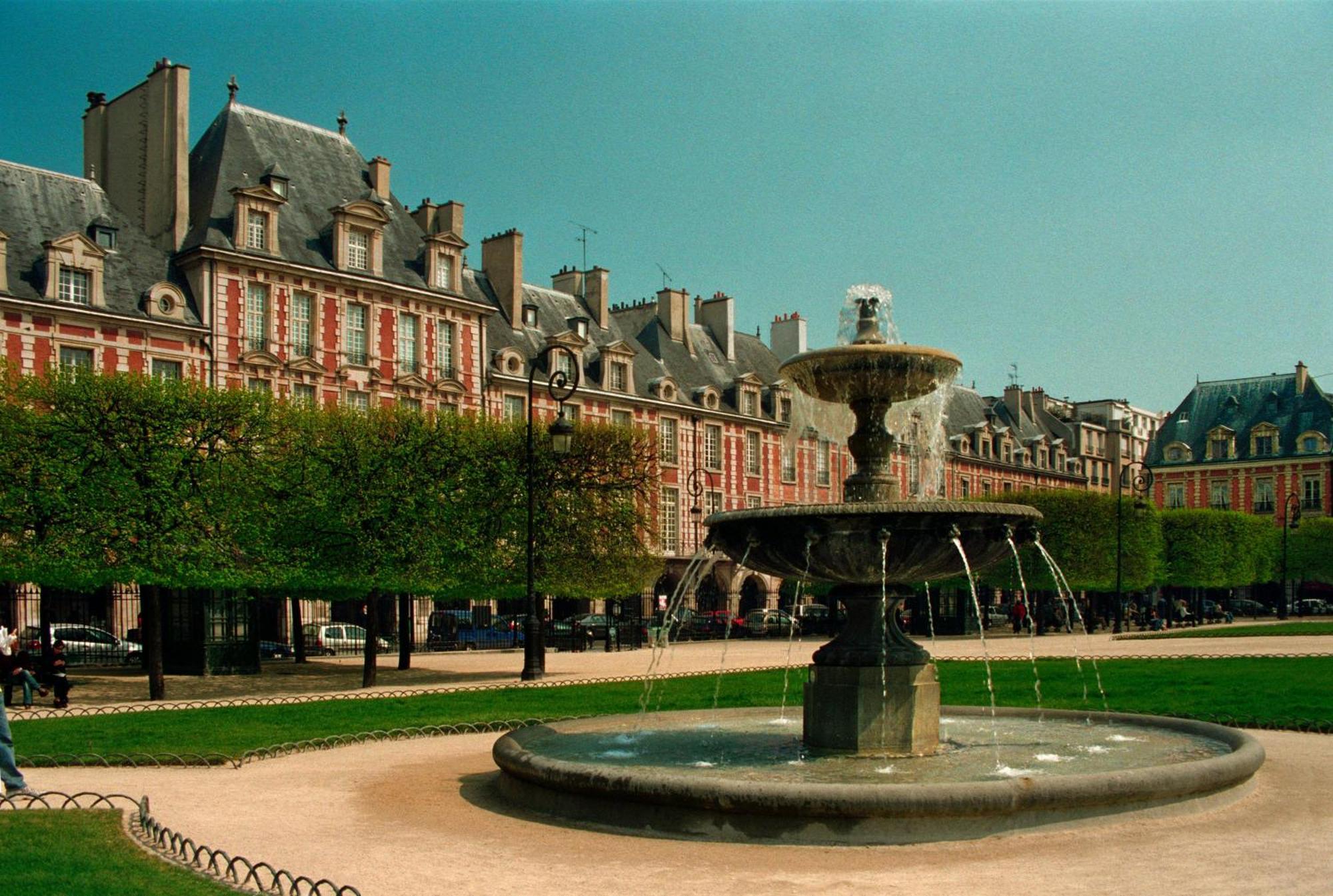 Grand Place Des Vosges, Marais/bastille