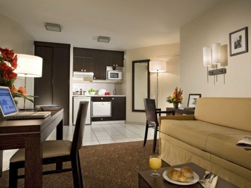 Aparthotel Citadines Republique 3*