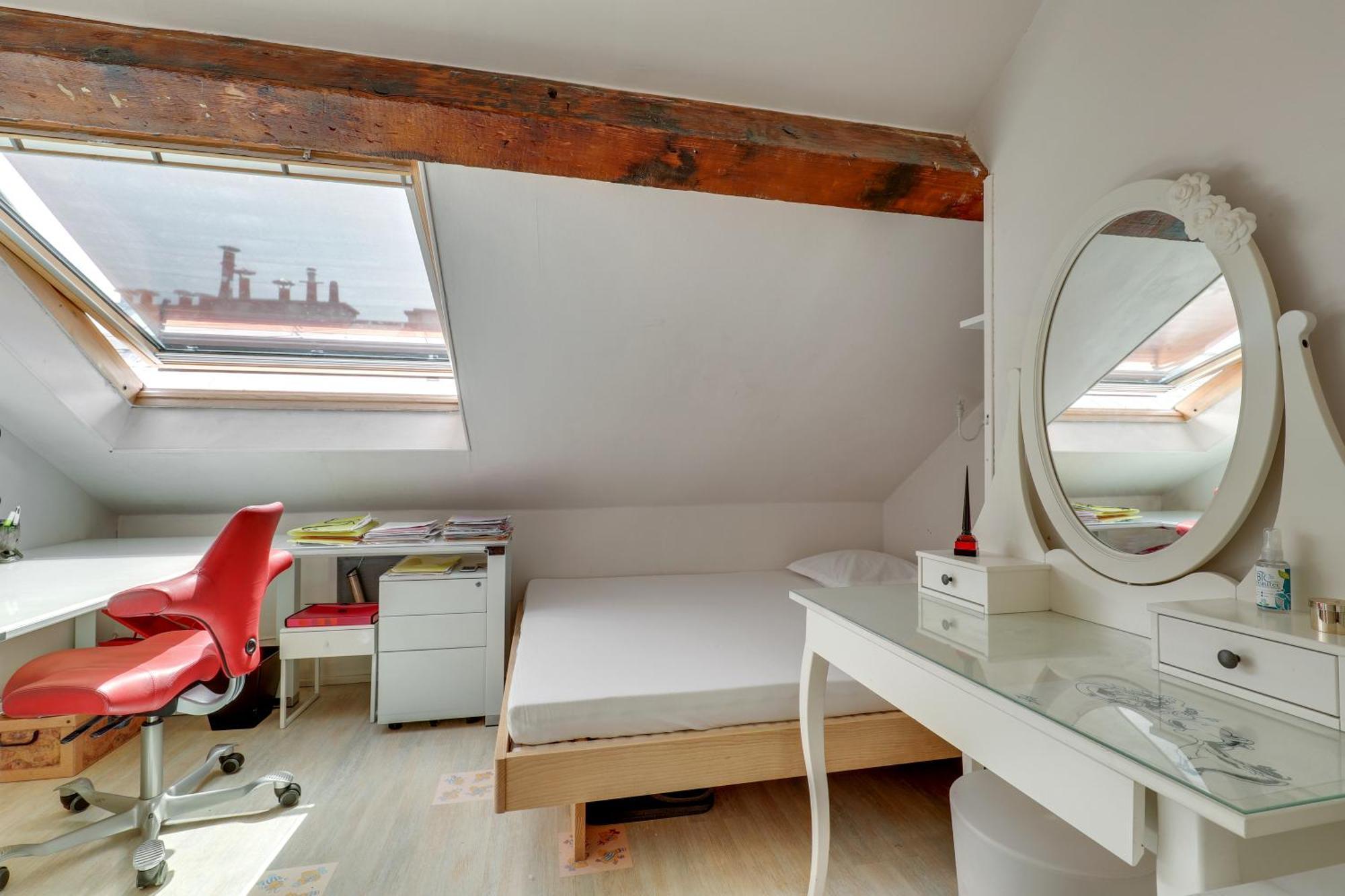 Duplex Calme Et Lumineux Au Coeur De Bastille Paris