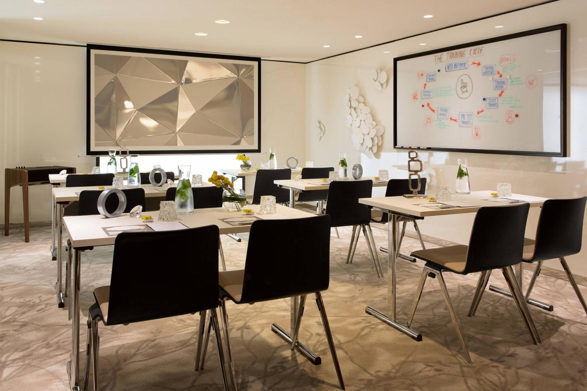 Renaissance Republique & 5* Paris