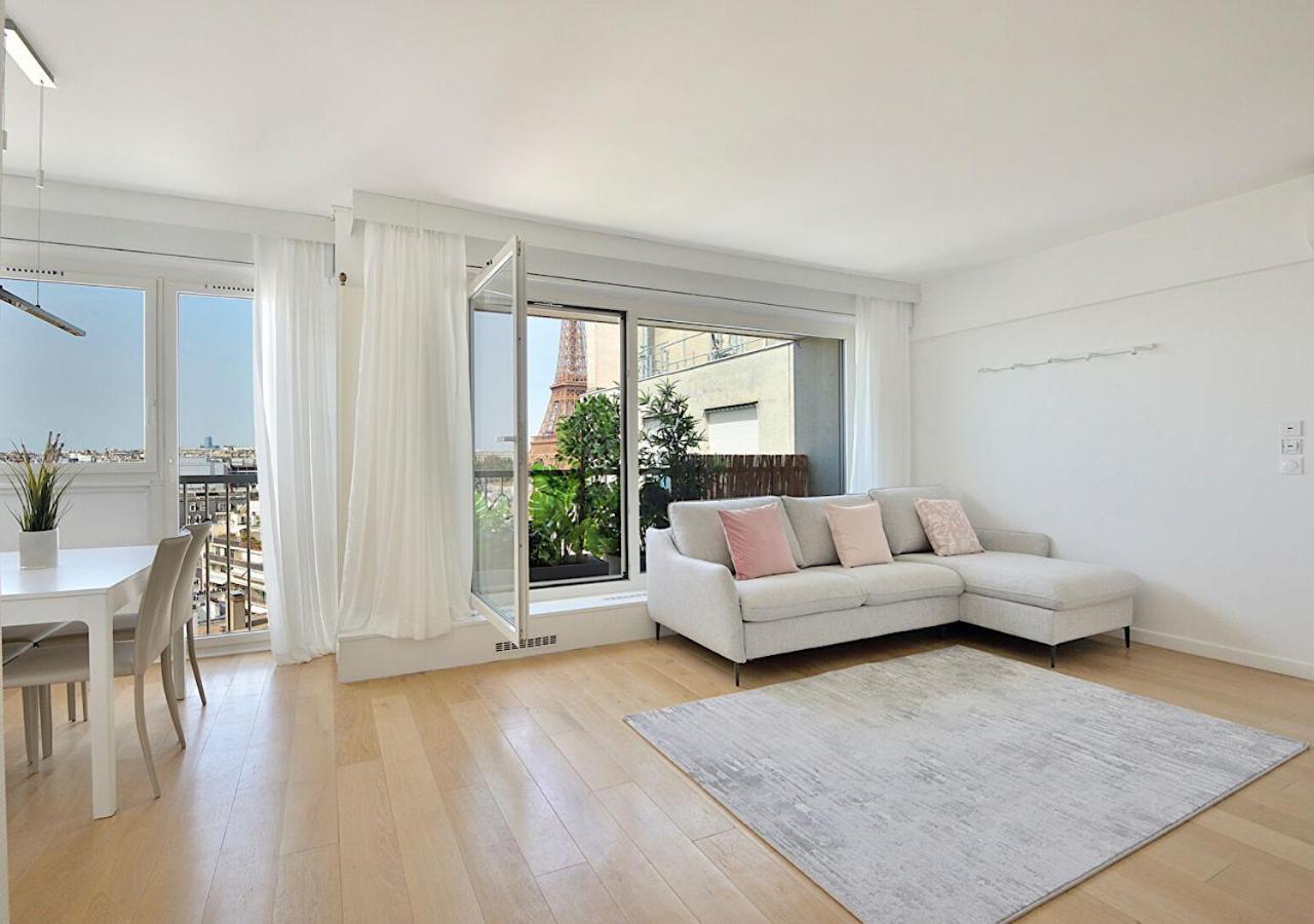 Magical Modern Eiffel Tower, The Million Dollar View Apartment *