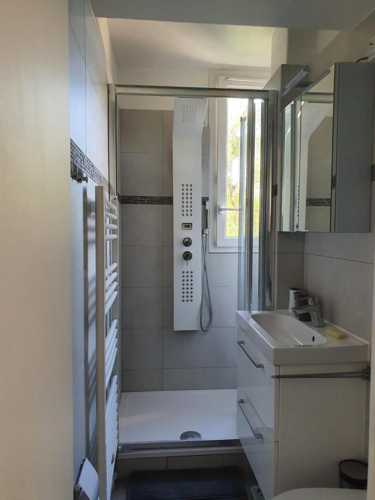 Privee Dans Magnifique Calme Homestay Paris