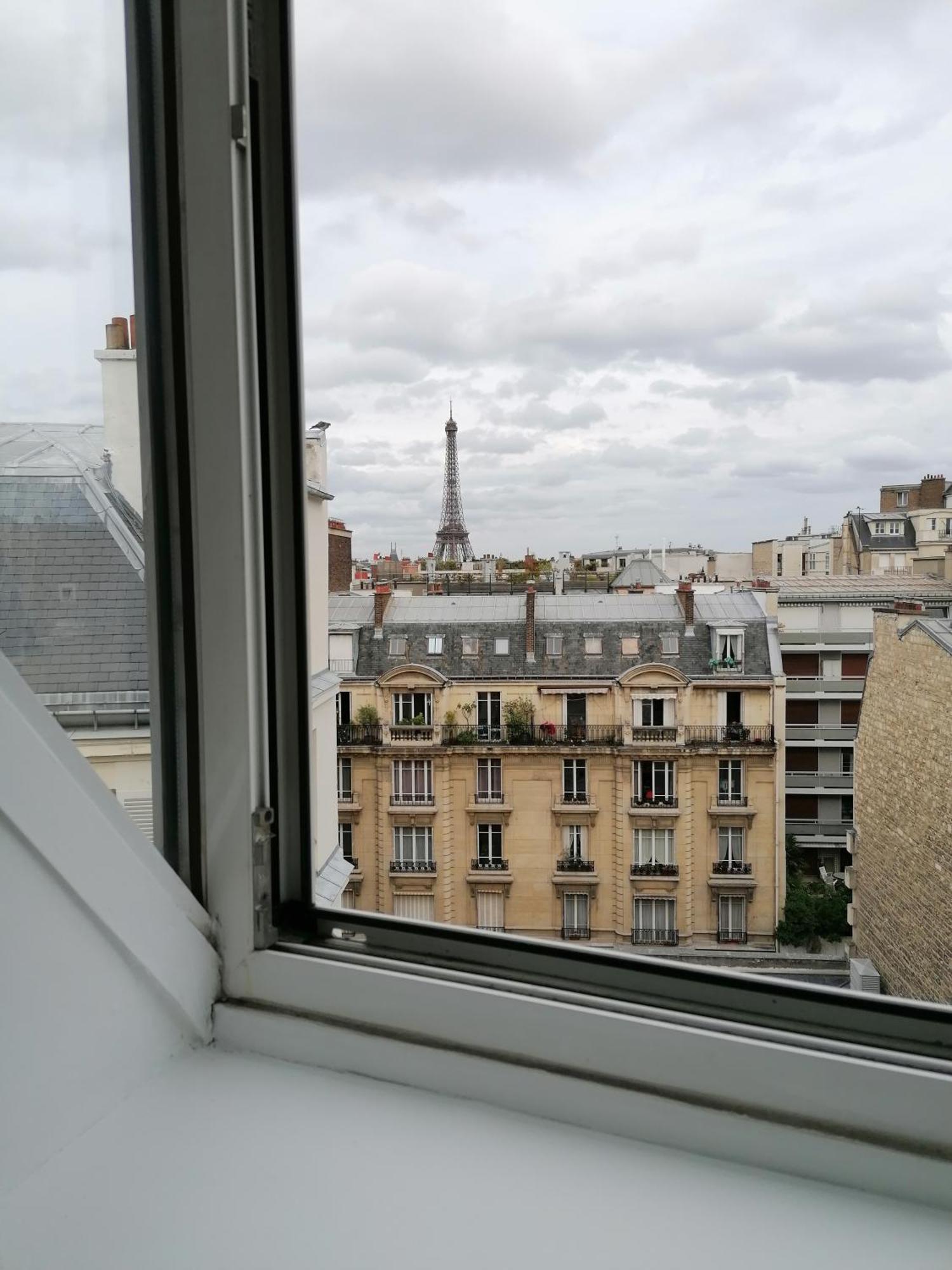 31m Carres 75016 Apartment