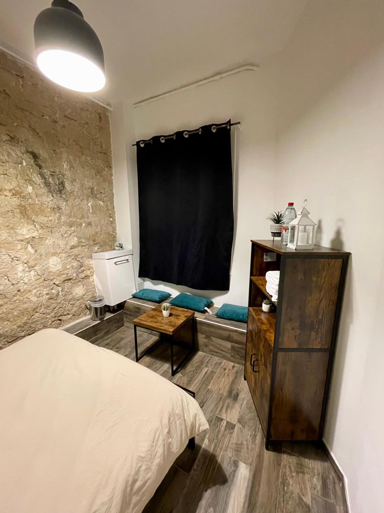 Le Globe Hostel Paris