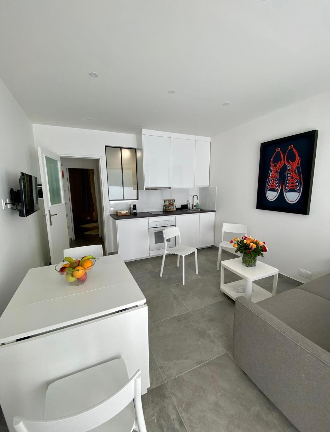 Chez Les Artistes De Menilmontant Apartment *
