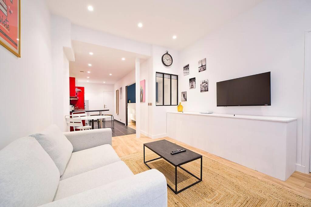 Exceptionnel A Montmartre Apartment *