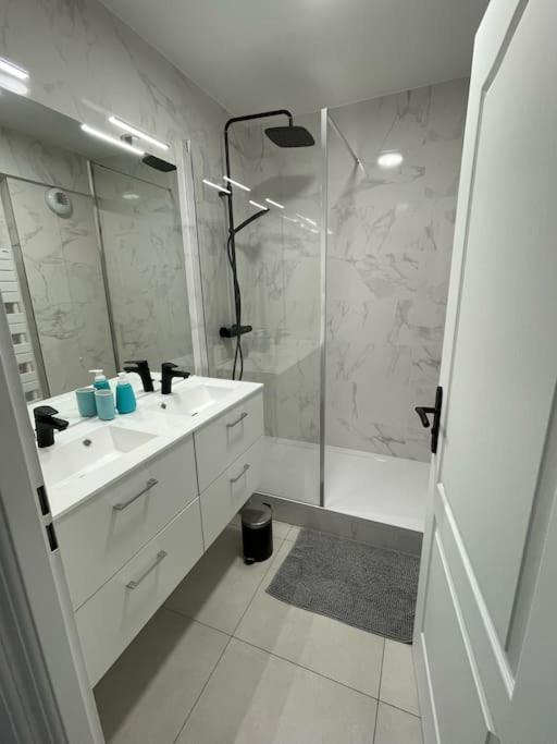 Apartment Familial De Qualite *
