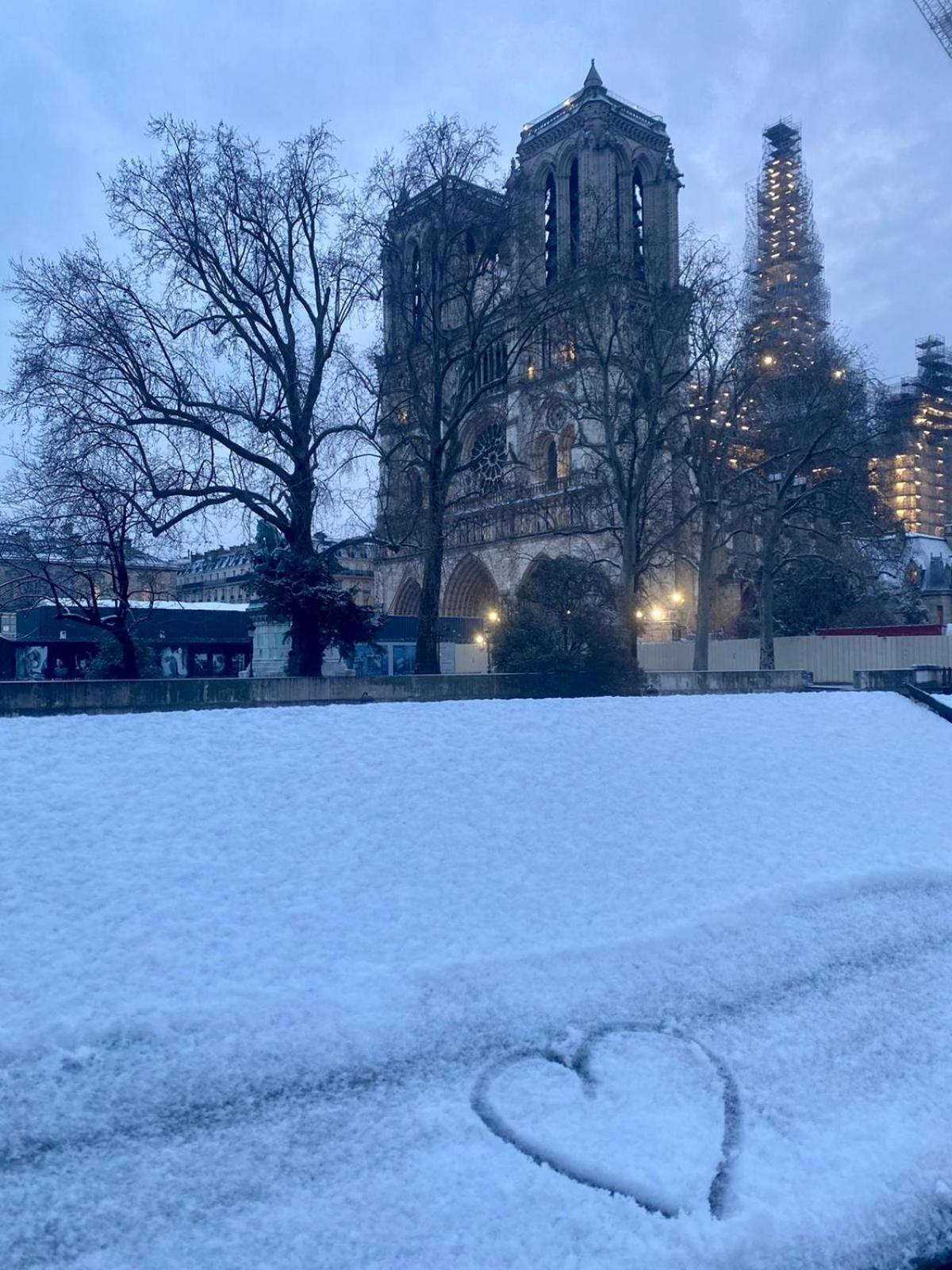 Les Degres De Notre Dame