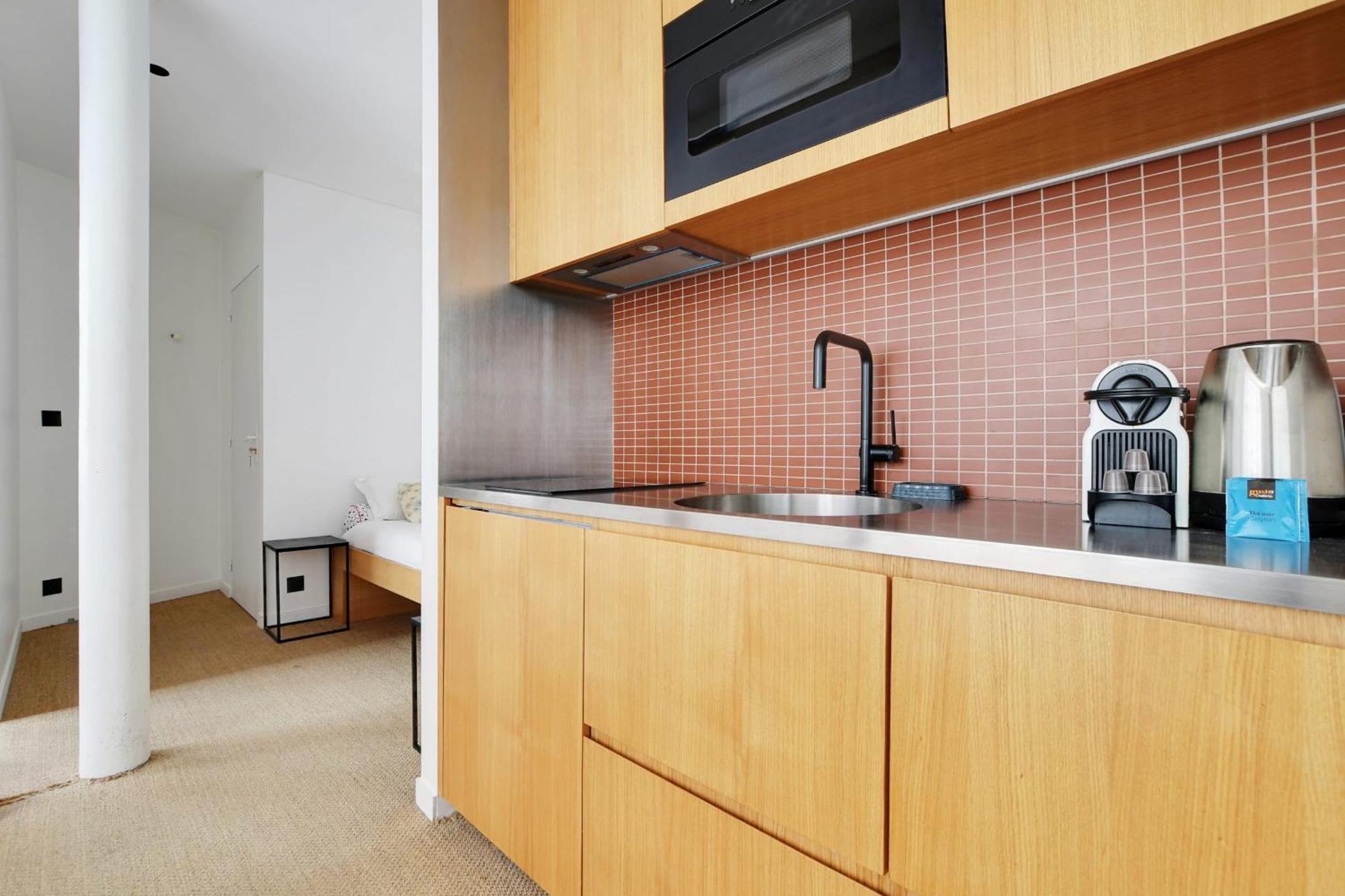 13 - Voltaire Apartment