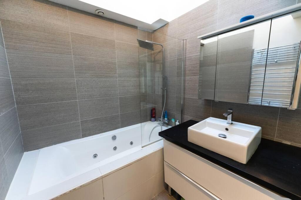 Apartment Grand Place Des Vosges, Marais/bastille
