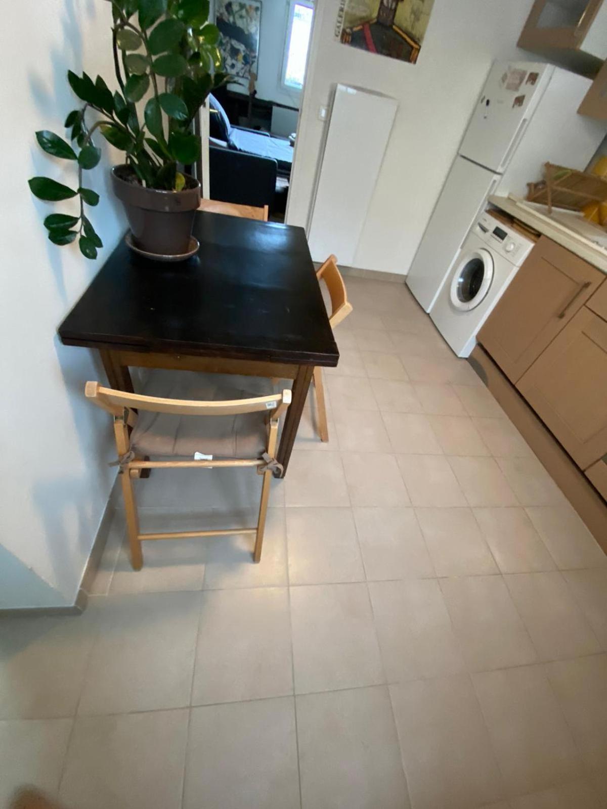 2 Personnes Dans Homestay Paris