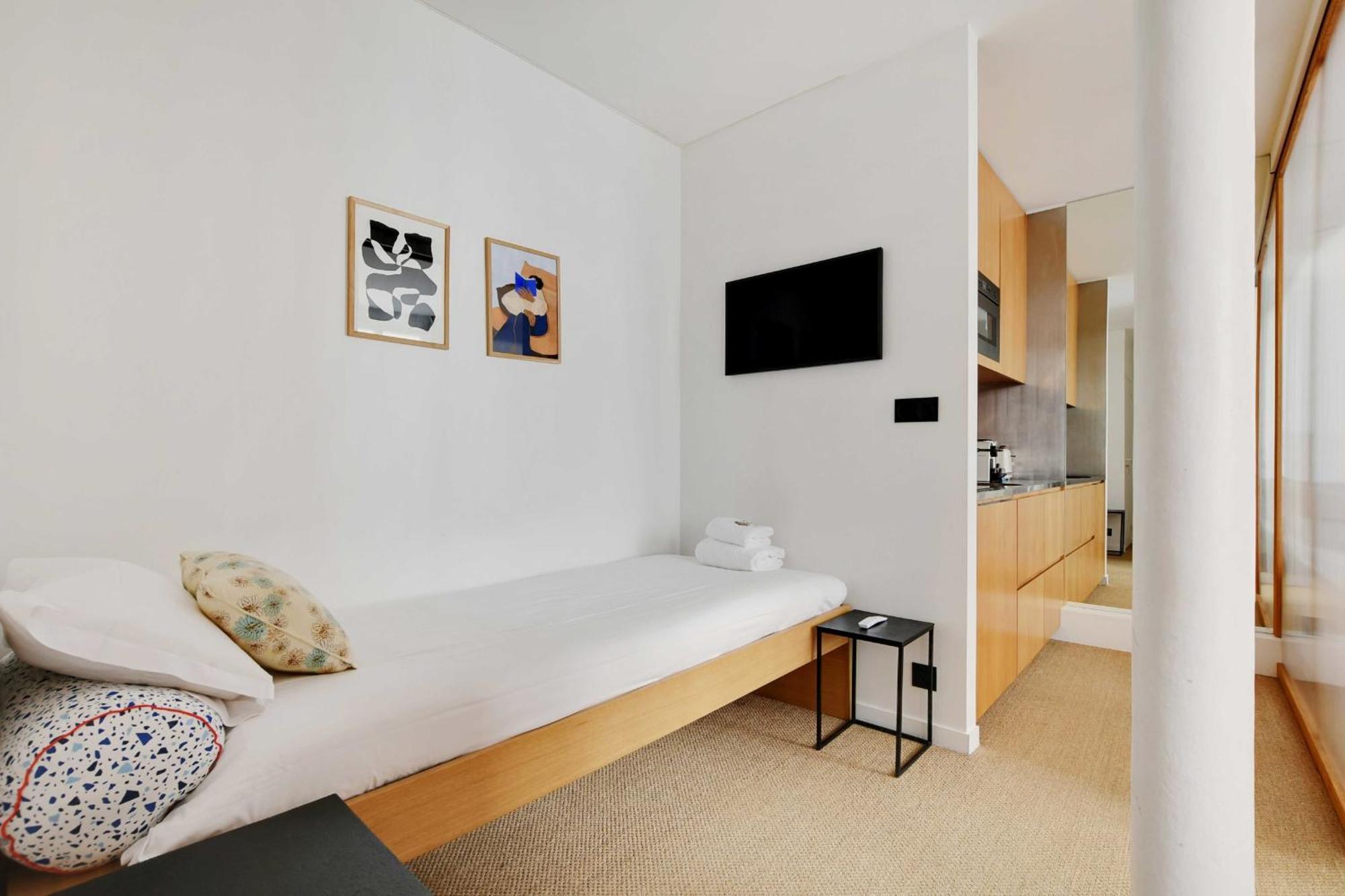 13 - Voltaire Apartment
