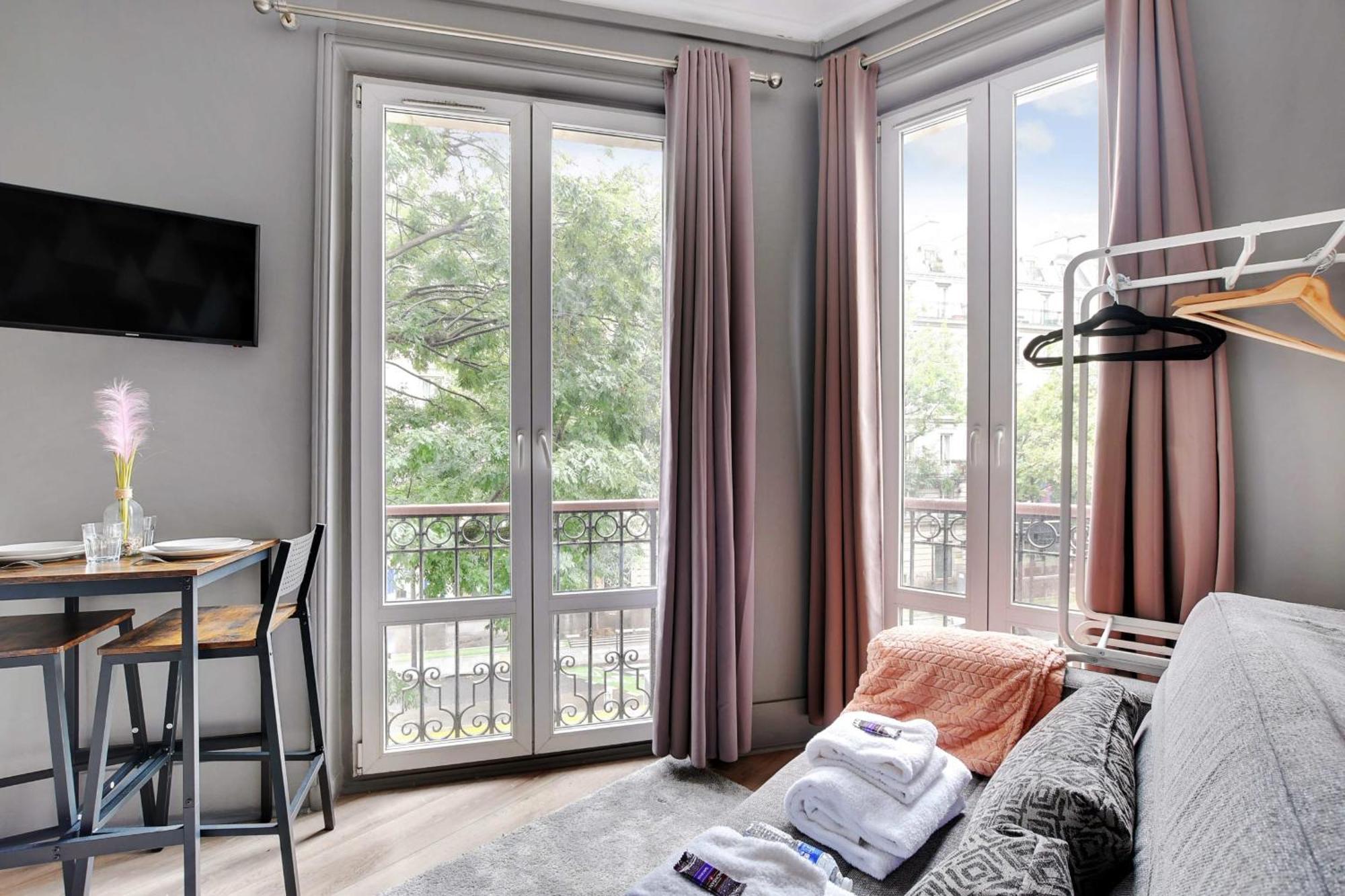 Republique - Magenta Apartment *