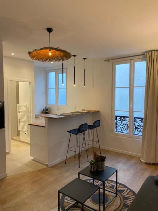 Apartment Cozy Modern Paris