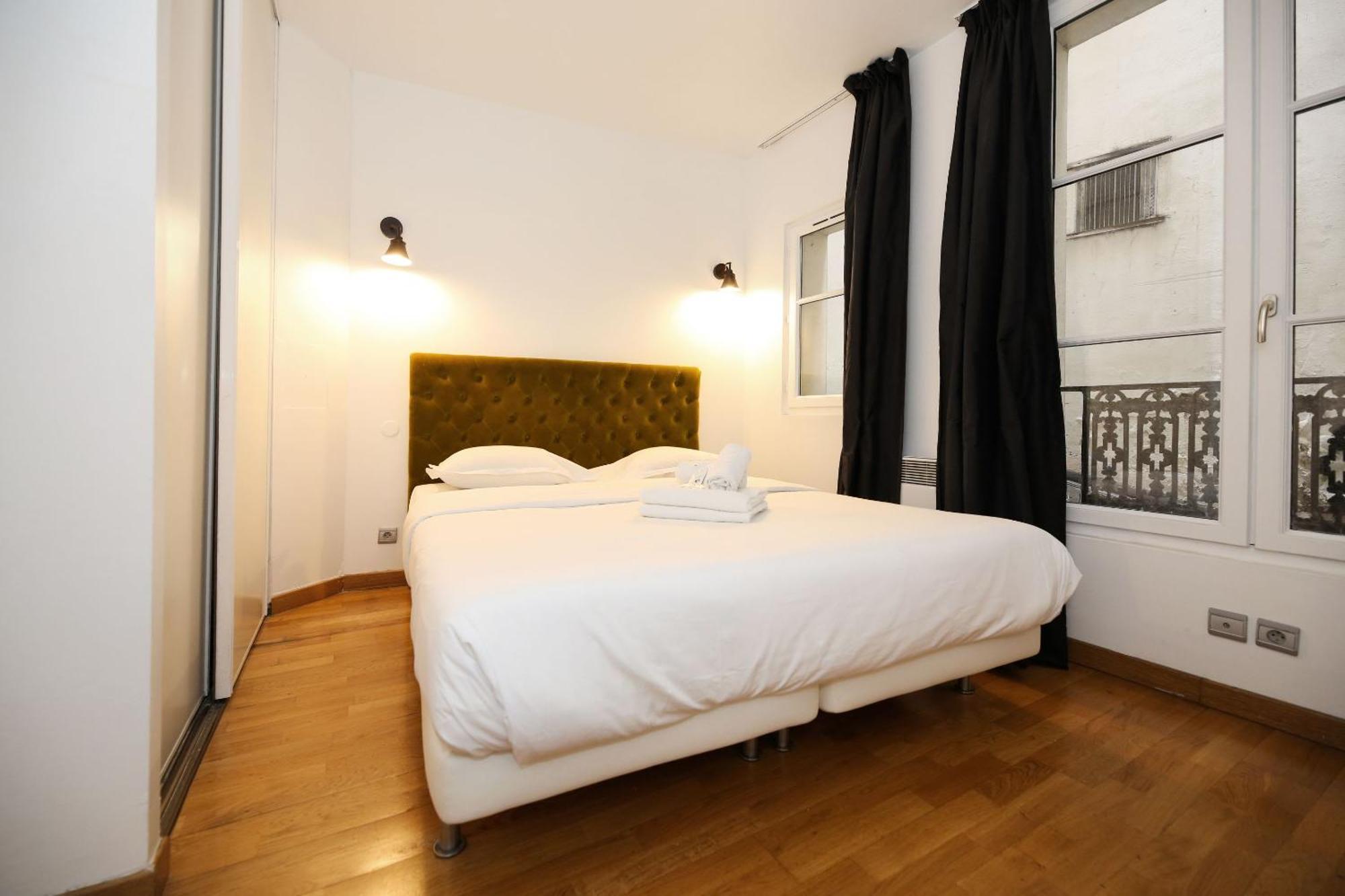 Service - En Face Du Musee - 5 * Paris