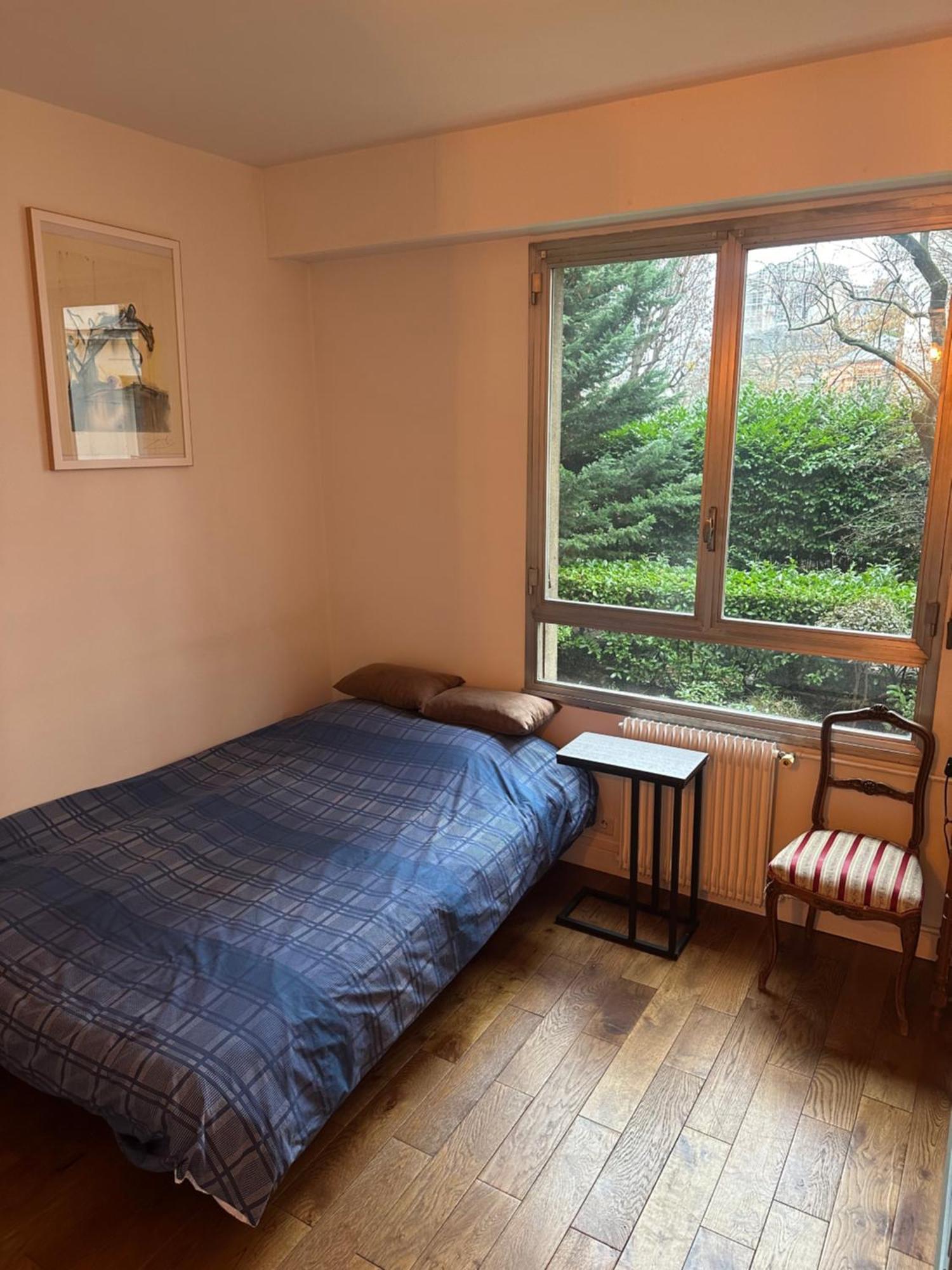 16 Passy Apartment *