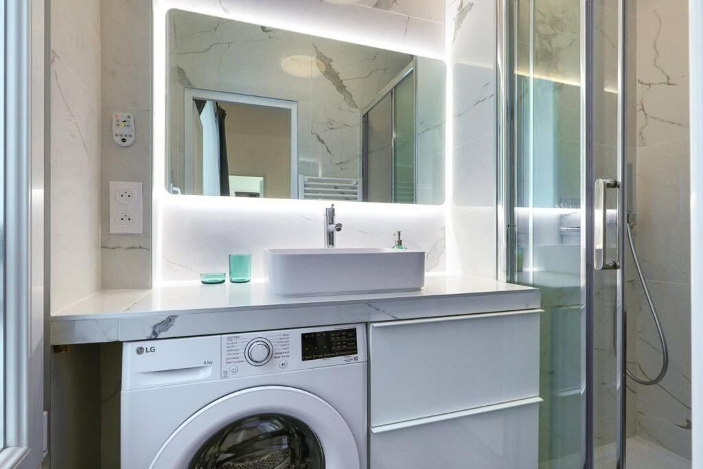 Apartment Spacieux -1bdr/4p -le Bas Montmartre Paris