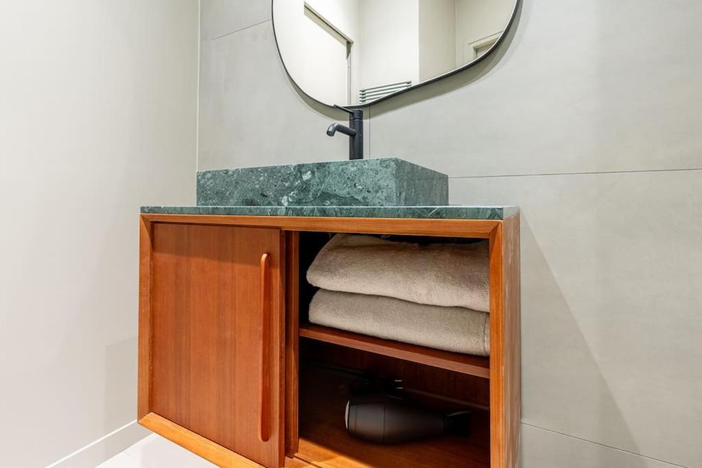 Marais - Magnificent 3br/bth Decorated With Taste