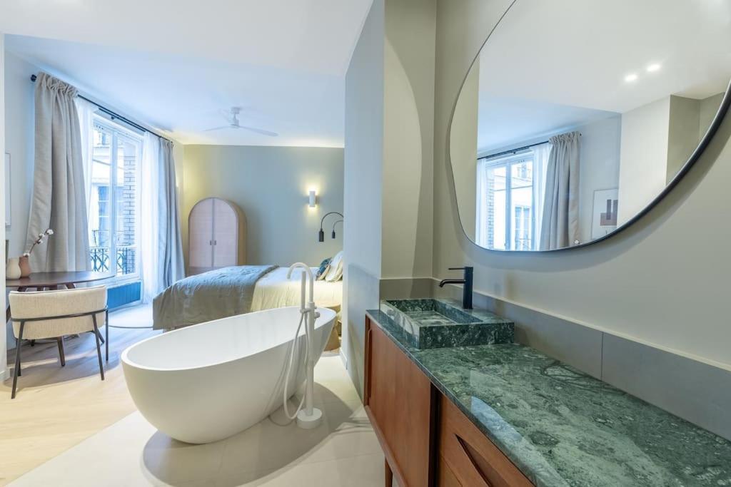 Marais - Magnificent 3br/bth Decorated With Taste *