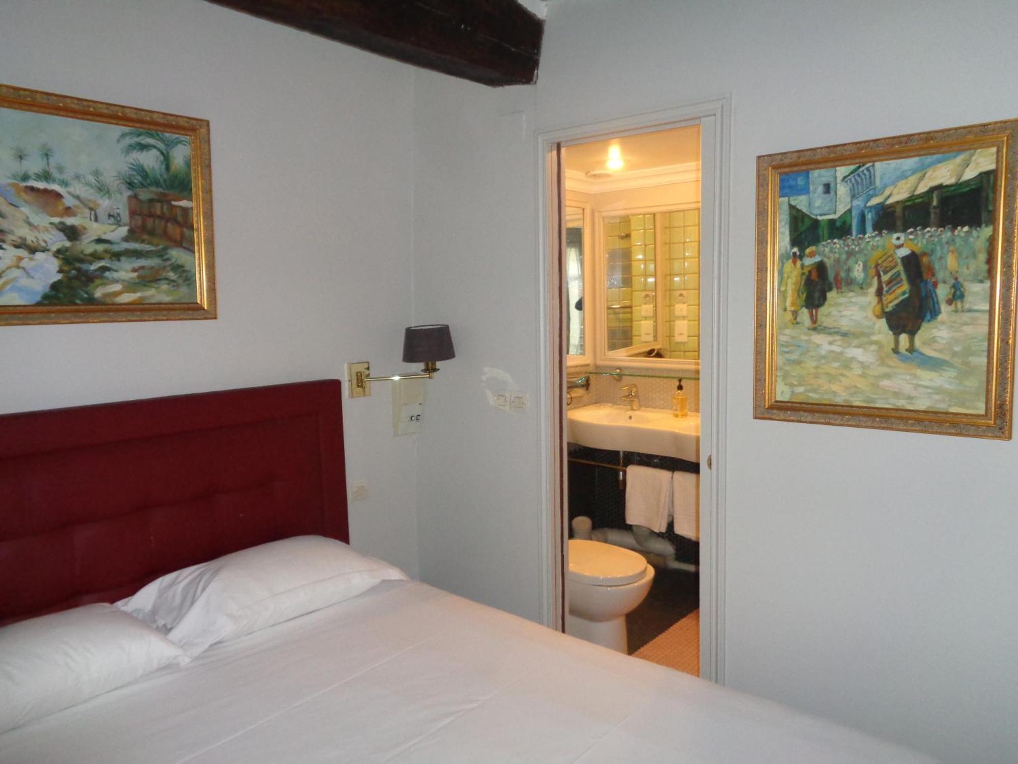 Hotel Les Degres De Notre Dame 3*