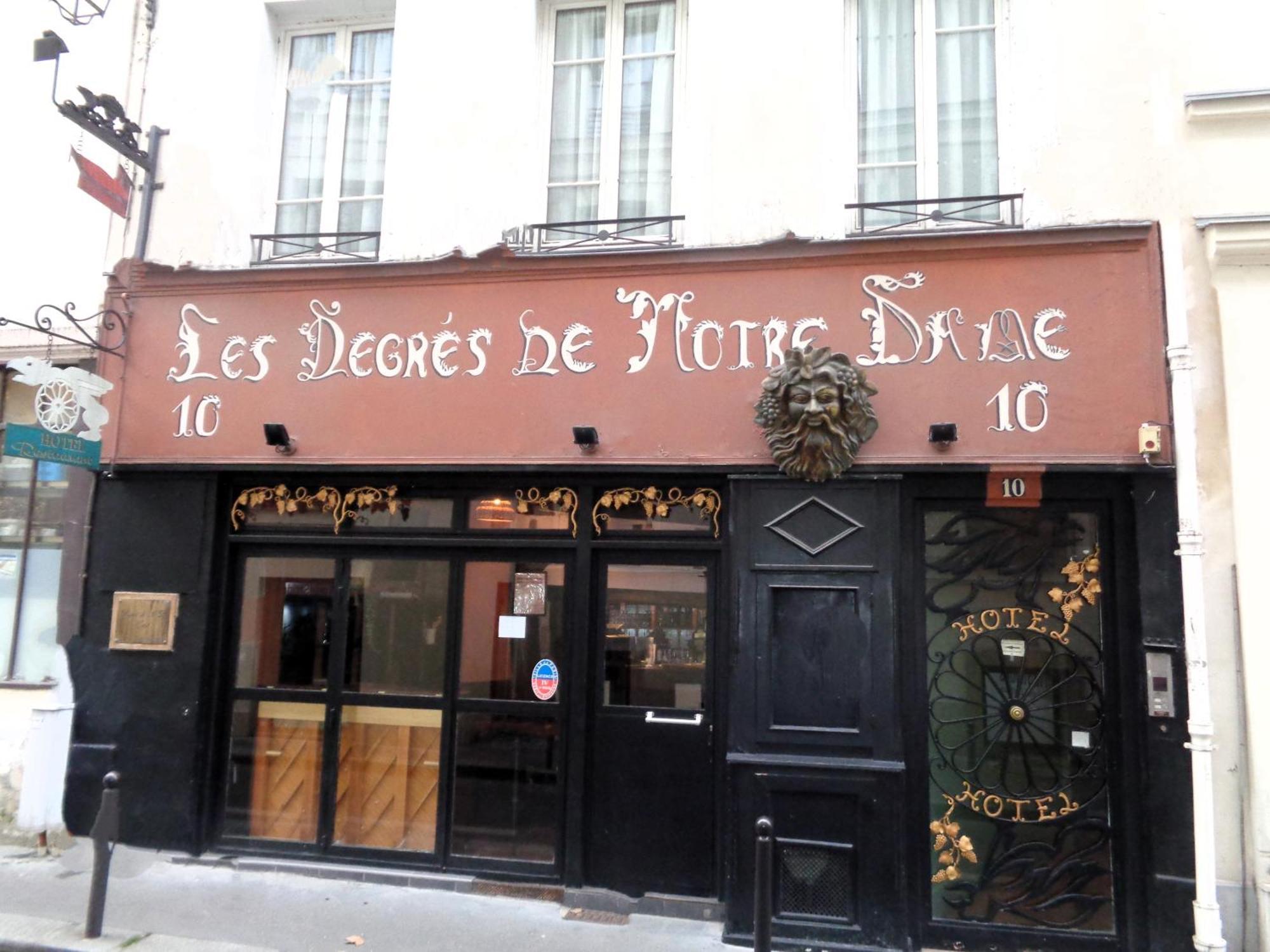 Hotel Les Degres De Notre Dame 3*