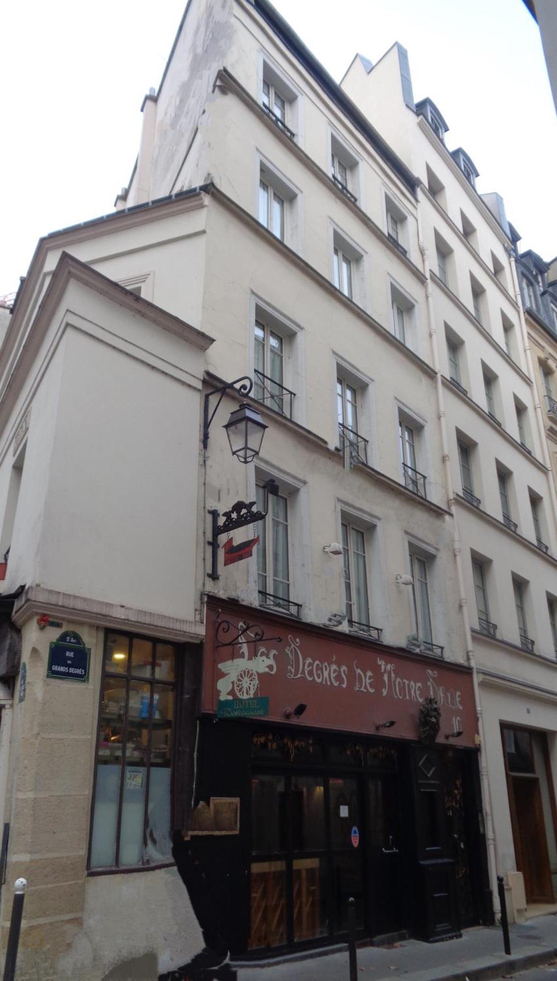 Hotel Les Degres De Notre Dame 3*