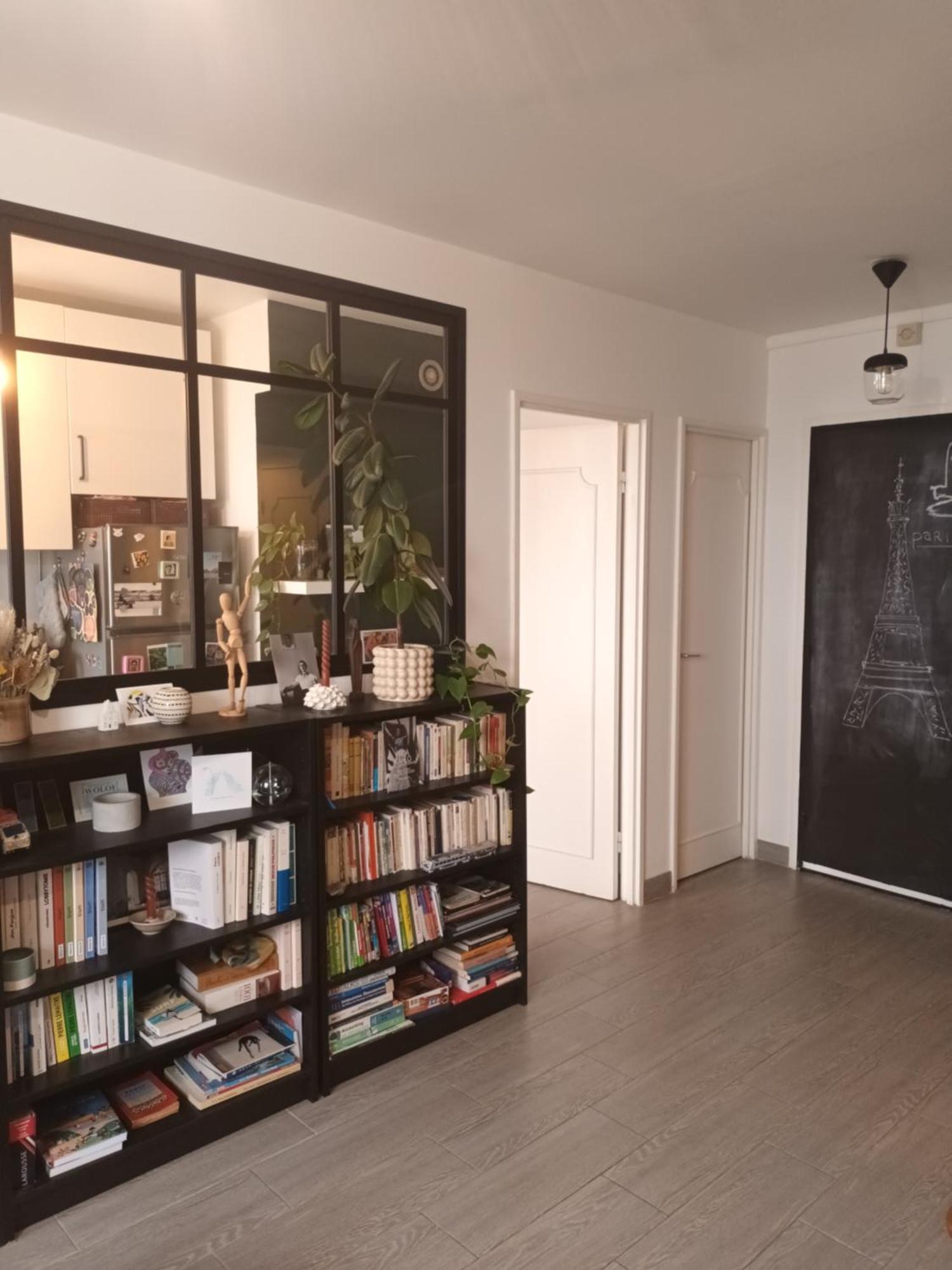 Sunny Flat In * Paris