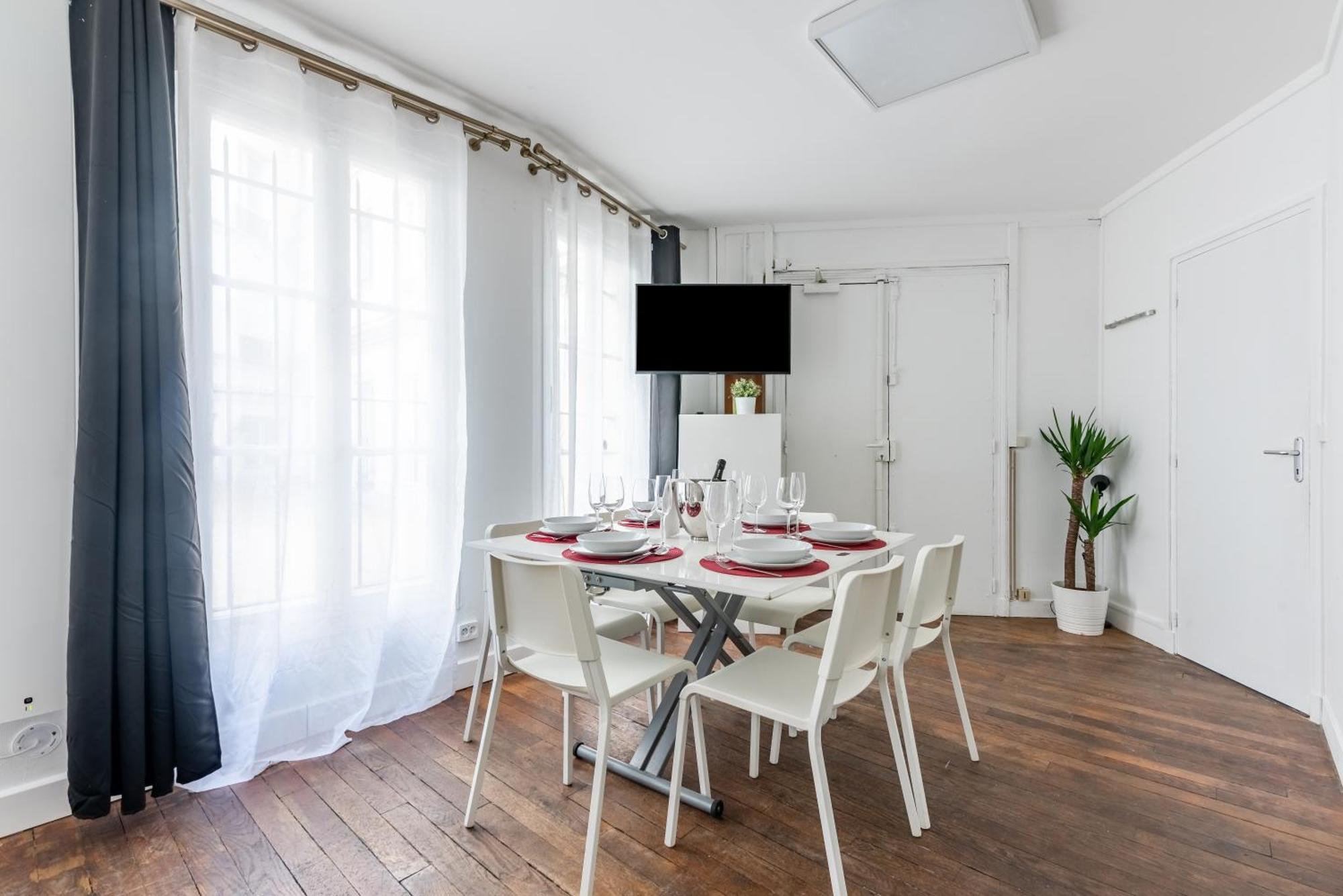 Apartment Magenta Blue *