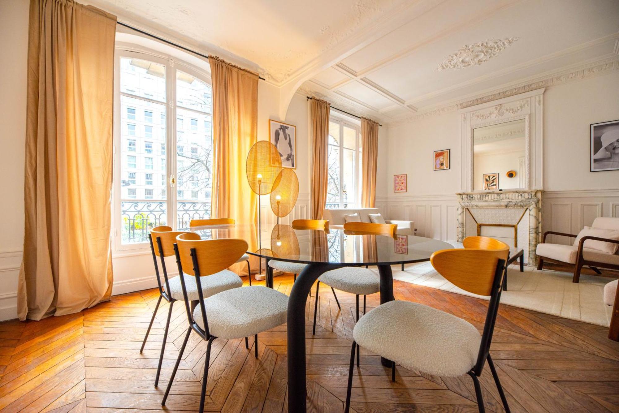 Gustave Eiffel - Apartment *