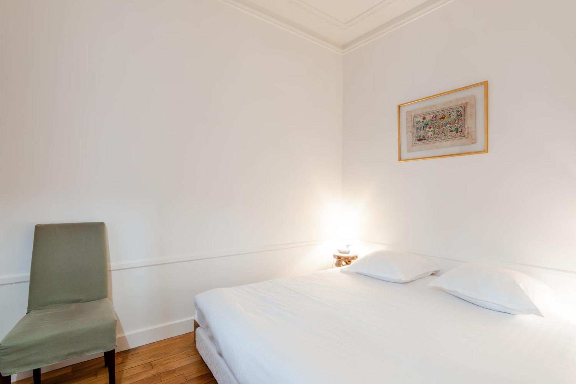 Veeve - Magic Of Light Apartment Paris