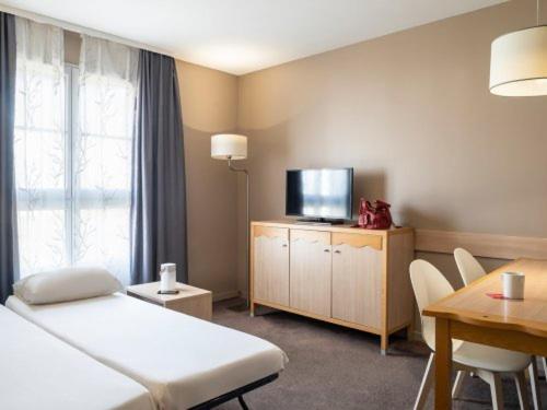 Hotel 35 M2 En Avec Services Et Menage Paris