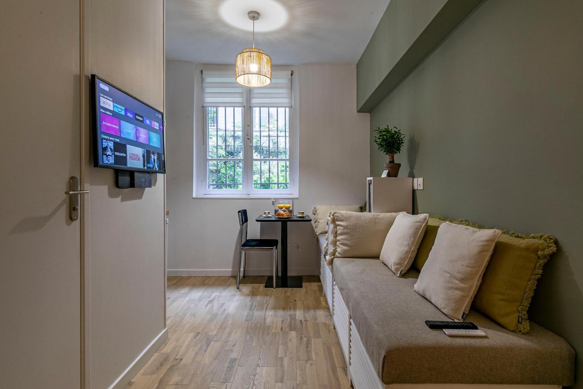 Apartment Design And Quiet On Wooded Courtyard ! Paris