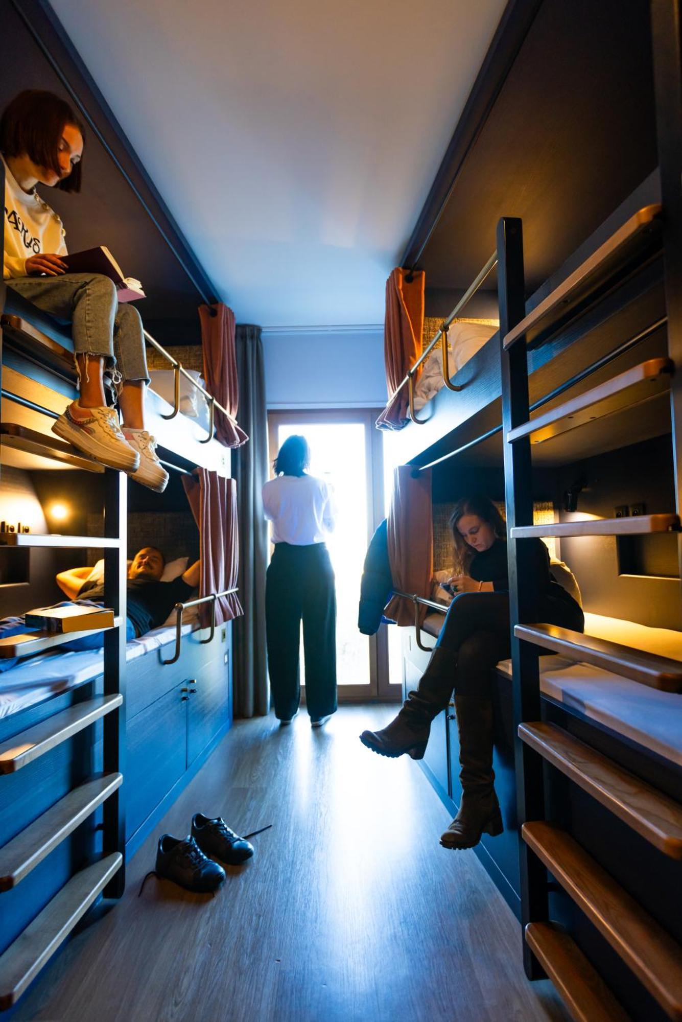 The People - Nation Hostel Paris