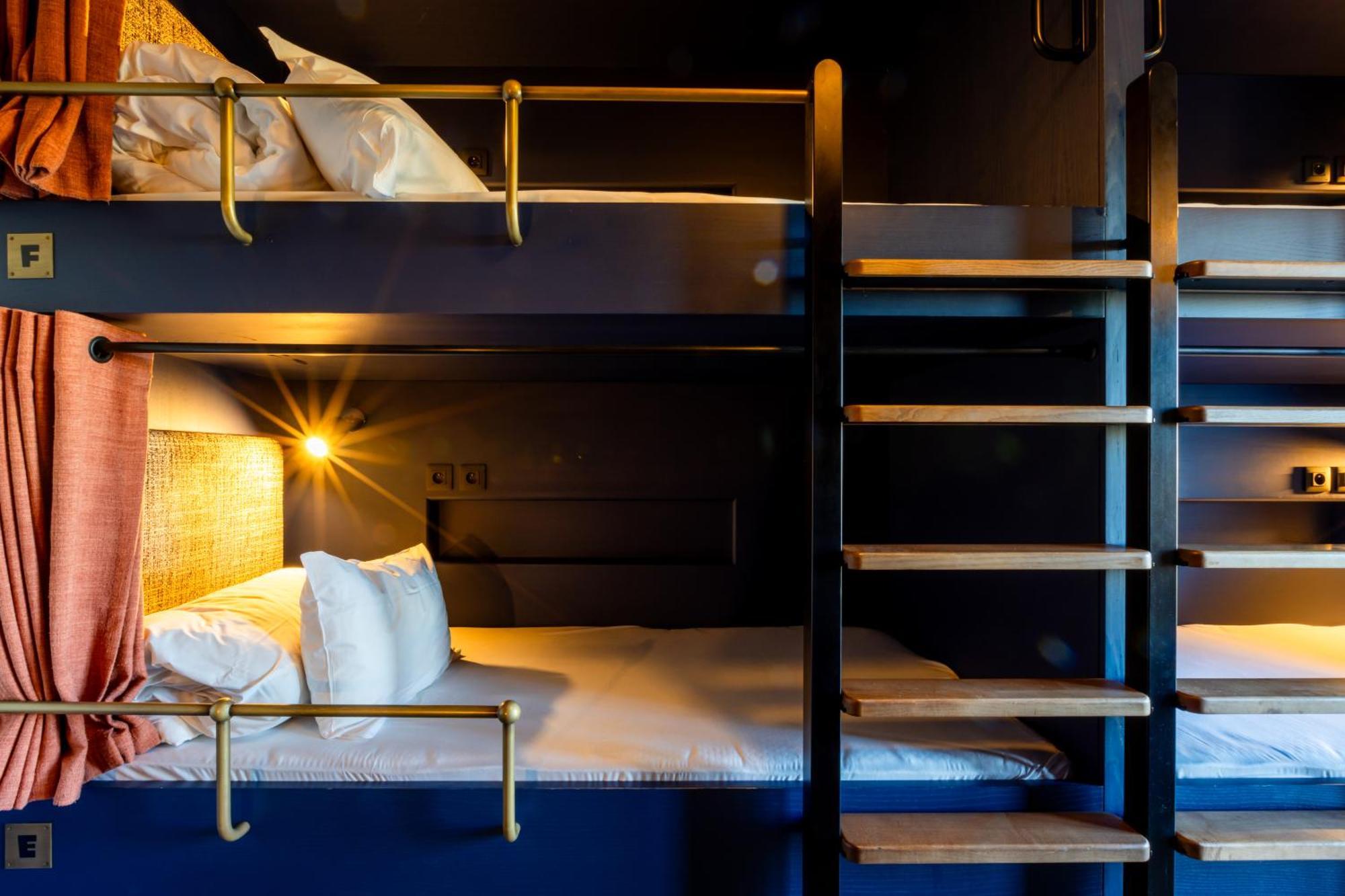 The People - Nation Hostel Paris