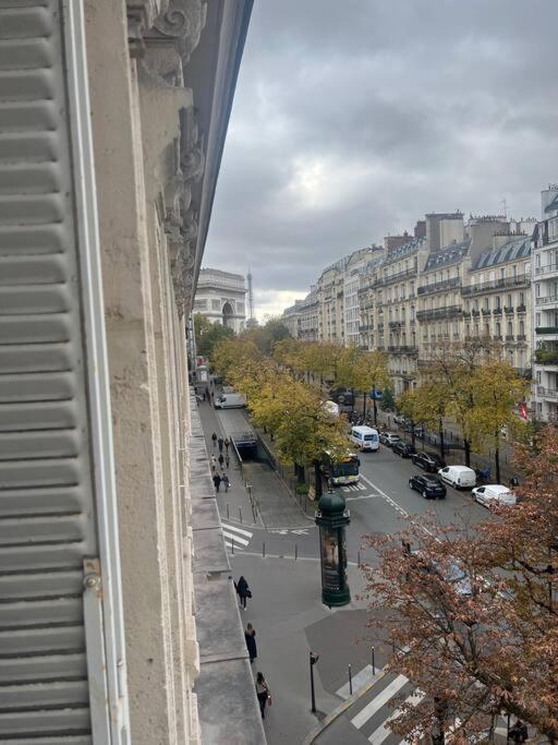 Guest Nearby Champs Elysees Paris