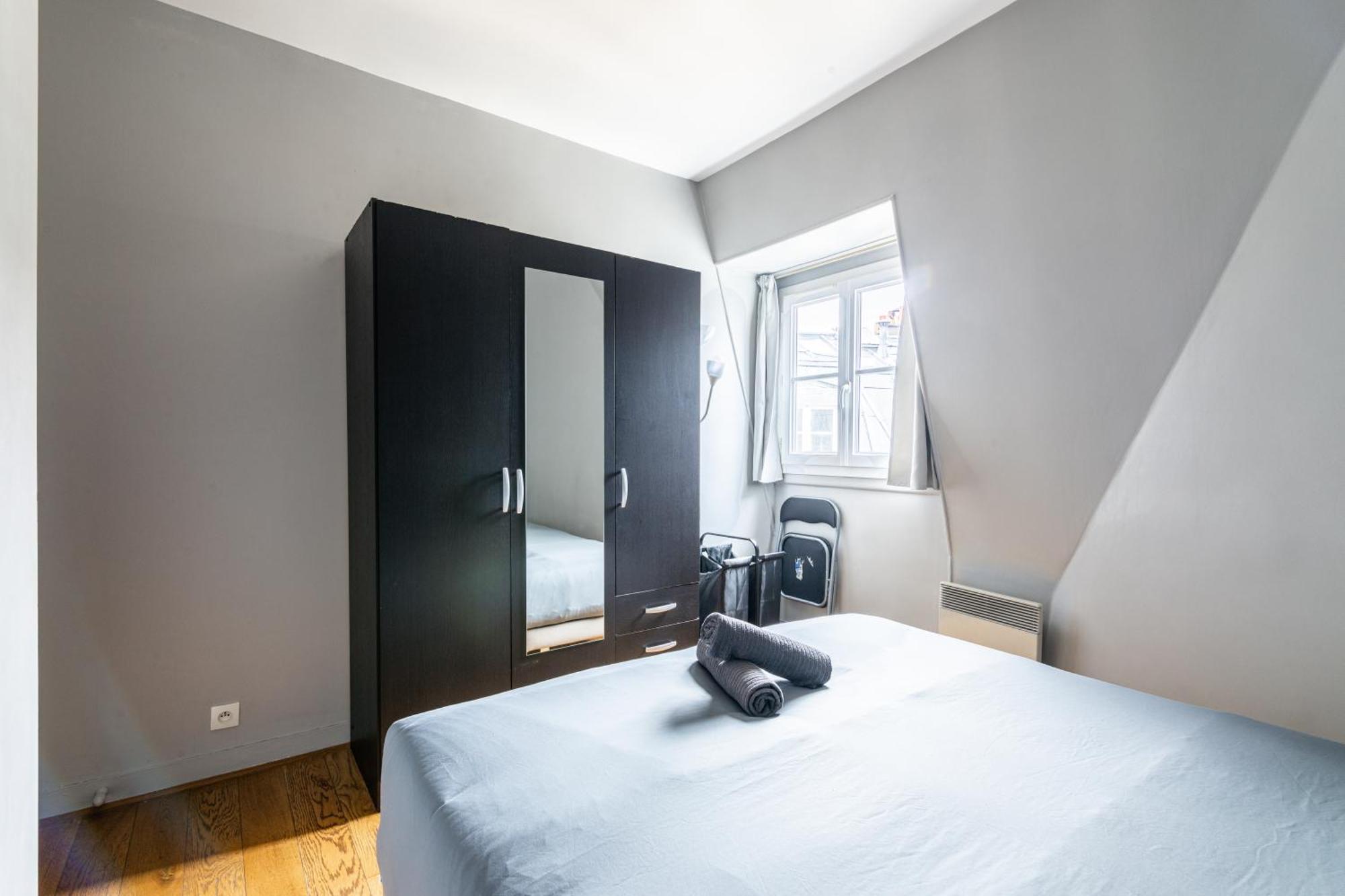 Luxurious 2 Bedroom Tour Eiffel Bourdonnais Free Netflix