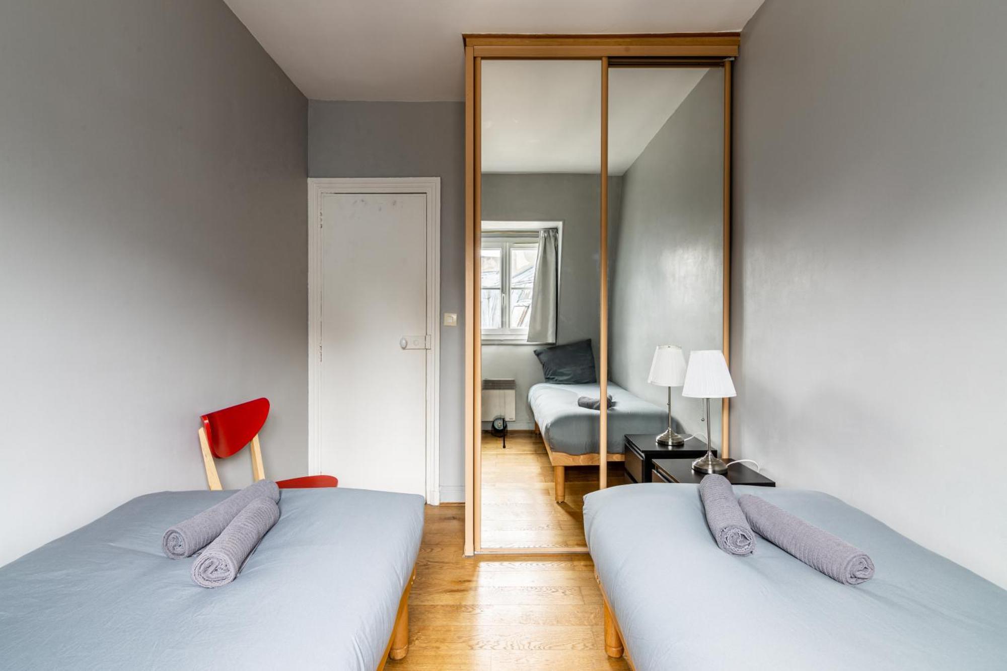 Luxurious 2 Bedroom Tour Eiffel Bourdonnais Free Netflix Paris
