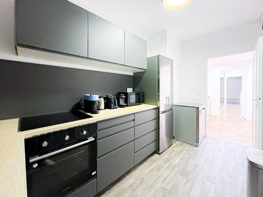 6pers-balcony-paris 12-hopital Trousseau Apartment *